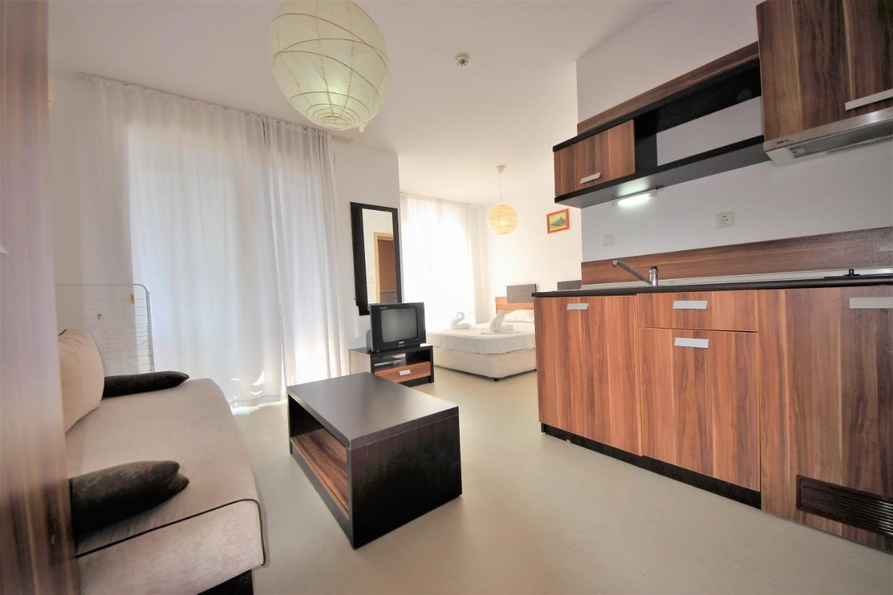 Menada Rainbow Apartments 써니비치 외부 사진
