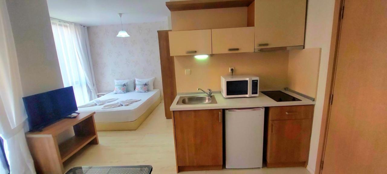 Menada Rainbow Apartments 써니비치 외부 사진