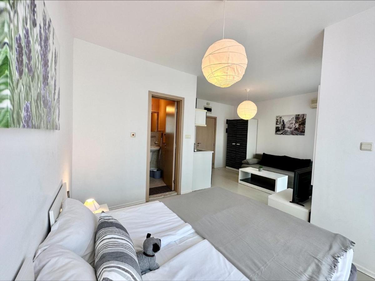 Menada Rainbow Apartments 써니비치 외부 사진