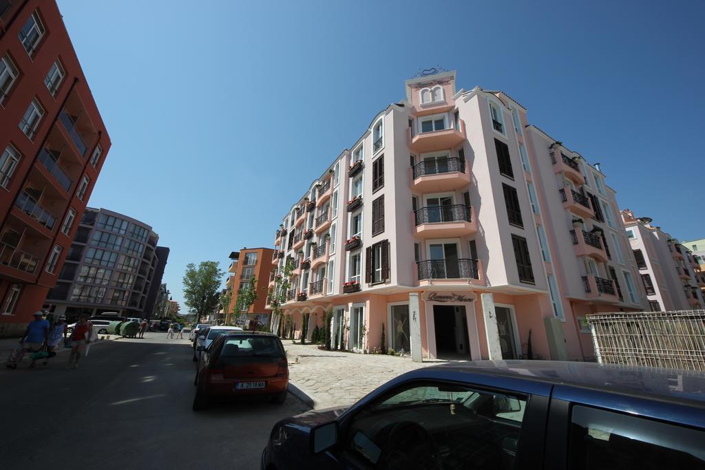 Menada Rainbow Apartments 써니비치 외부 사진