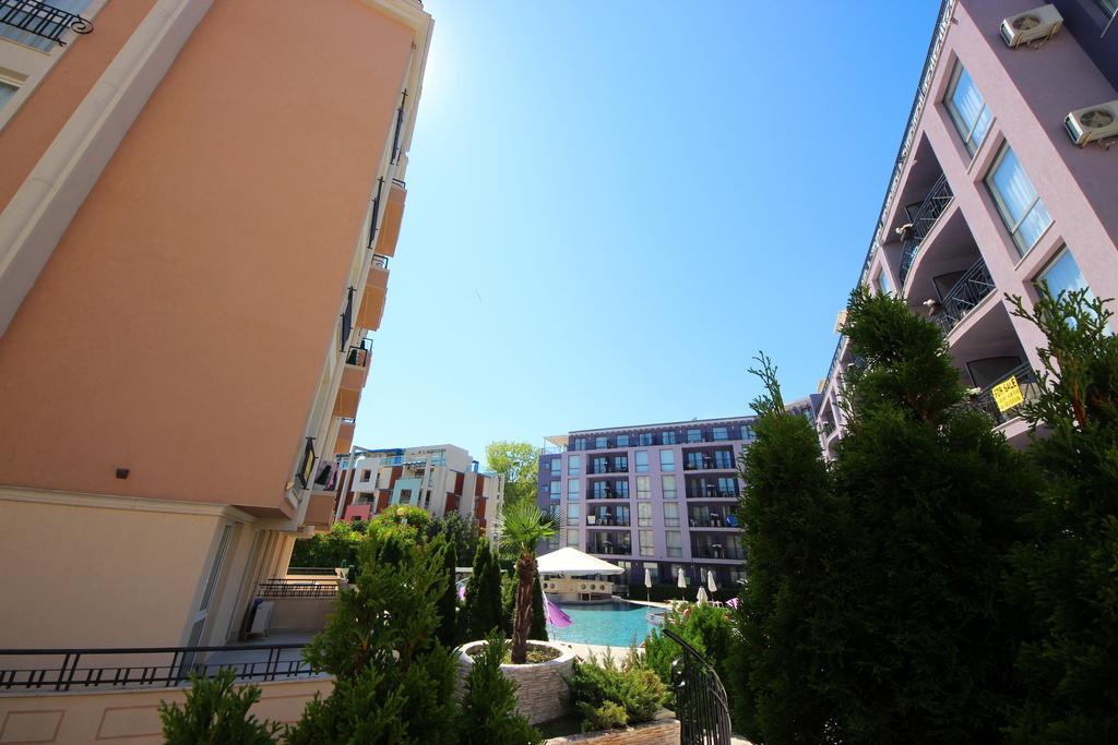 Menada Rainbow Apartments 써니비치 외부 사진