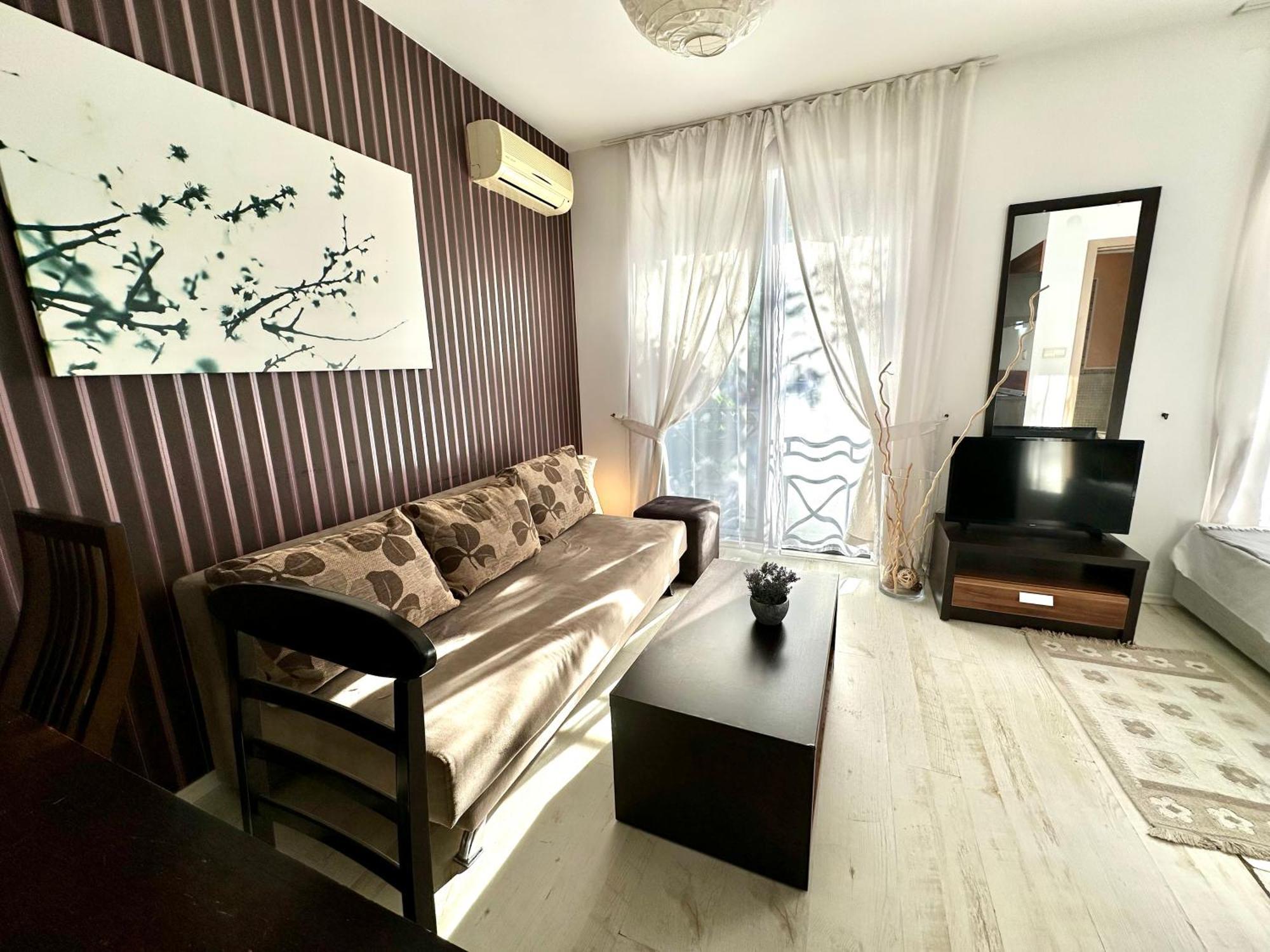 Menada Rainbow Apartments 써니비치 외부 사진